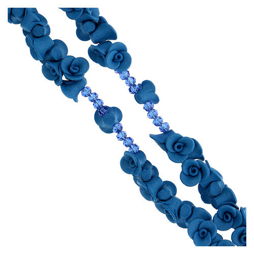 Rosenkranz aus Medjugorje mit Perlen in Form blauen Rosen, Kreuz mit Strasssteinen 3