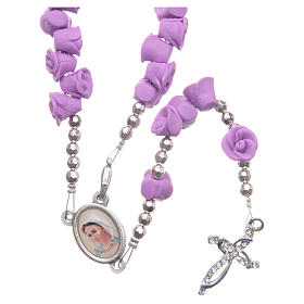Rosenkranz aus Medjugorje mit Perlen in Form violetter Rosen, Kreuz mit Strasssteinen