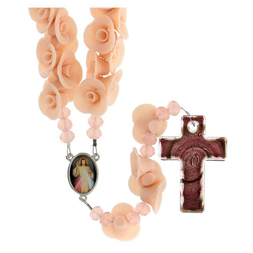 Rosenkranz aus Medjugorje mit Perlen in Form pfirsichfarbener Rosen, Kreuz aus Muranoglas 2