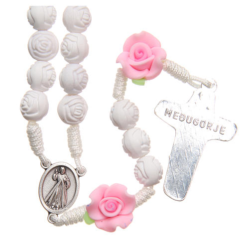 Rosenkranz aus Medjugorje mit weißen Perlen in Rosenform 2