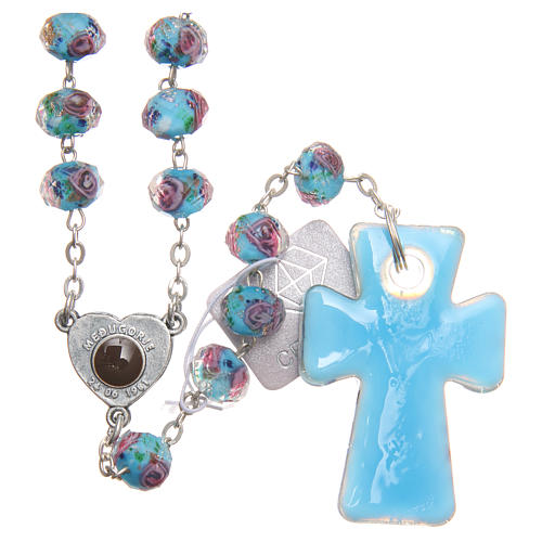 Rosenkranz aus Medjugorje, Kreuz aus Muranoglas in hellen Blautönen 2