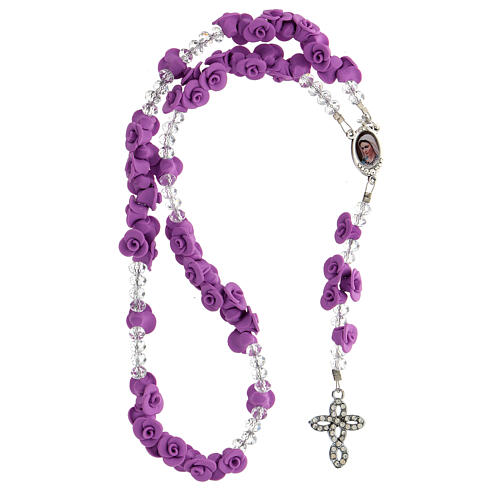 Rosenkranz aus Medjugorje mit Perlen in Form violetter Rosen, Kreuz mit Trinitätsdarstellung 4