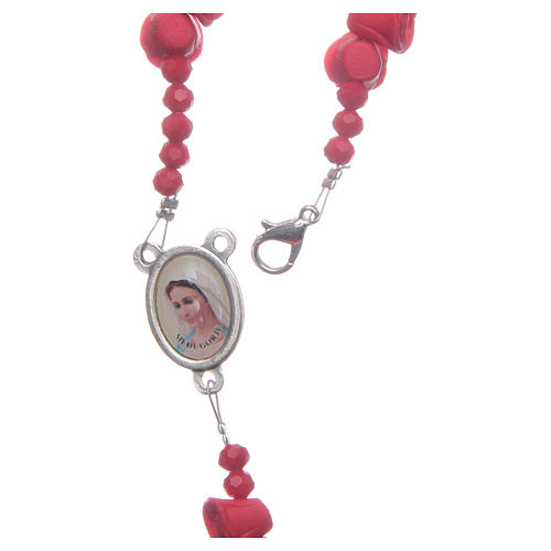 Rosenkranz aus Medjugorje mit Perlen in Form roter Rosen, Kreuz mit Trinitätsdarstellung 4