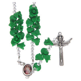 Rosenkranz aus Medjugorje mit Perlen in Form grüner Rosen, Kreuz mit Trinitätsdarstellung
