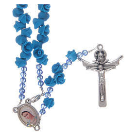Rosenkranz aus Medjugorje mit Perlen in Form blauer Rosen, Kreuz mit Trinitätsdarstellung