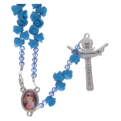 Rosenkranz aus Medjugorje mit Perlen in Form blauer Rosen, Kreuz mit Trinitätsdarstellung 2