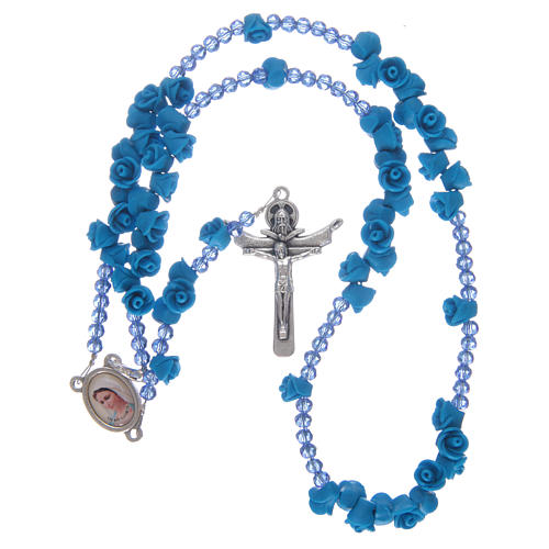 Rosenkranz aus Medjugorje mit Perlen in Form blauer Rosen, Kreuz mit Trinitätsdarstellung 3