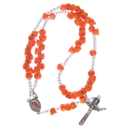 Rosenkranz aus Medjugorje mit Perlen in Form orangefarbener Rosen, Kreuz mit Trinitätsdarstellung 3