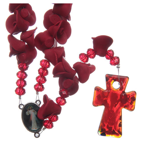 Rosenkranz aus Medjugorje mit Perlen in Form roter Rosen, mehrfarbiges Kreuz 2