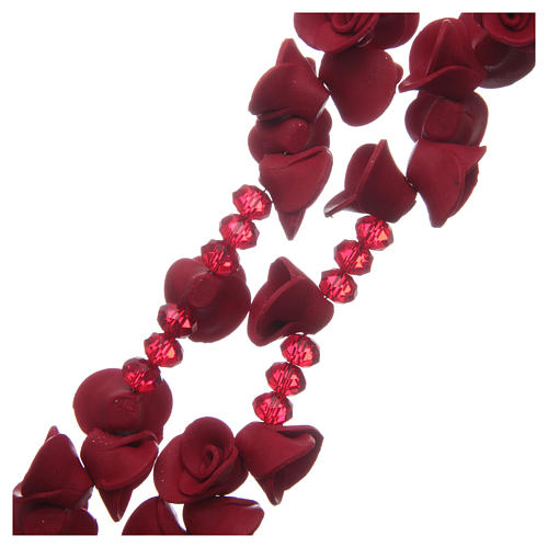 Rosenkranz aus Medjugorje mit Perlen in Form roter Rosen, mehrfarbiges Kreuz 3