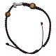 Armband Medjugorje mit Taukreuz und 2 Perlen aus braunem Seil s2