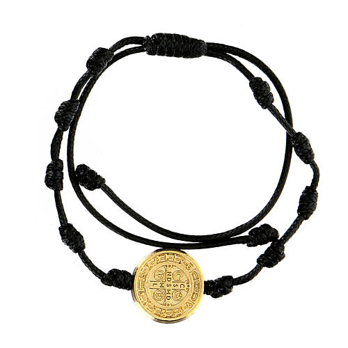Medjugorje-Armband aus Kordel mit kleiner goldfarbiger Medaille von Sankt Benedikt 1