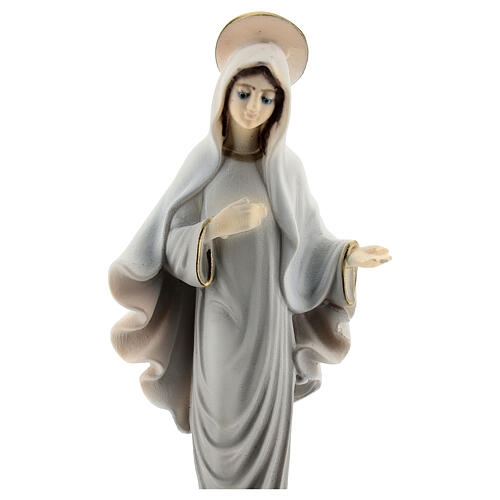 Imagem Nossa Senhora de Medjugorje túnica cinzenta pó de mármore 15 cm 2