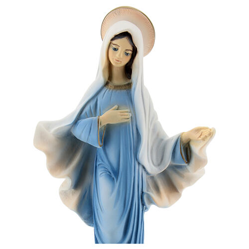 Madonna di Medjugorje veste azzurra polvere di marmo 20 cm 2
