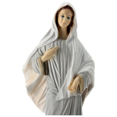 Imagem Nossa Senhora de Medjugorje túnica cinzenta pó de mármore pintado 41,5x15 cm PARA EXTERIOR 2