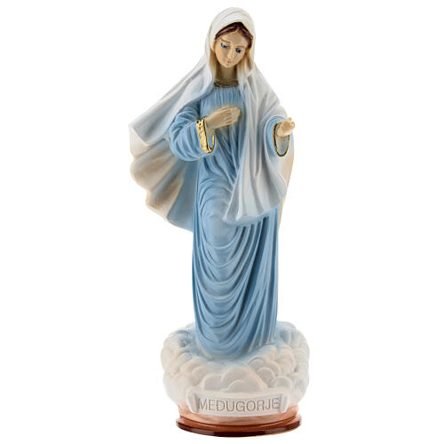Imagem Nossa Senhora de Medjugorje túnica azul clara e nuvem pó de mármore pintado à mão 19x8,5 cm 4