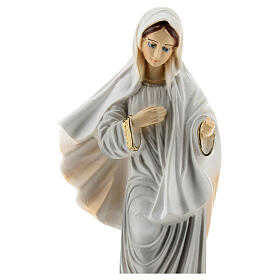 Imagem Nossa Senhora de Medjugorje túnica cinzenta e nuvem pó de mármore pintado à mão 19x8,5 cm