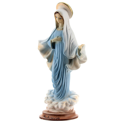 Imagem Nossa Senhora de Medjugorje túnica azul e auréola pó de mármore pintado à mão 14,5x7,5 cm 3
