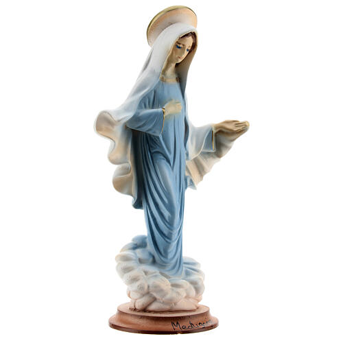 Imagem Nossa Senhora de Medjugorje túnica azul e auréola pó de mármore pintado à mão 14,5x7,5 cm 4