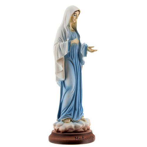 Imagem Nossa Senhora de Medjugorje com túnica azul clara, pó de mármore pintado à mão, 17,5x6 cm 4