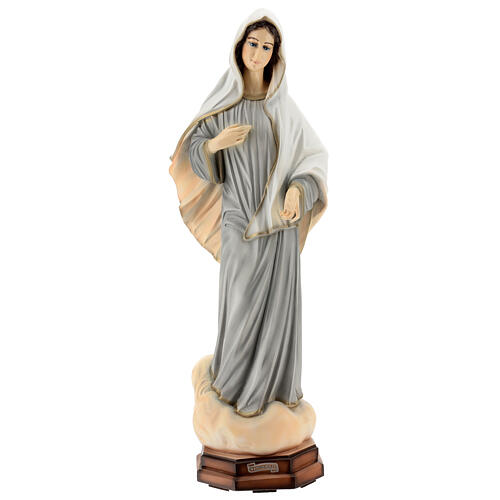 Imagem Nossa Senhora de Medjugorje túnica cinzenta detalhes dourados pó de mármore pintado à mão 60,5x24 cm PARA EXTERIOR 1