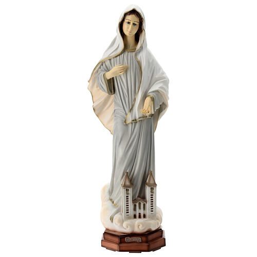 Imagem Nossa Senhora de Medjugorje túnica cinzenta e igreja de São Tiago pó de mármore pintado à mão 61x25x14,5 cm PARA EXTERIOR 1