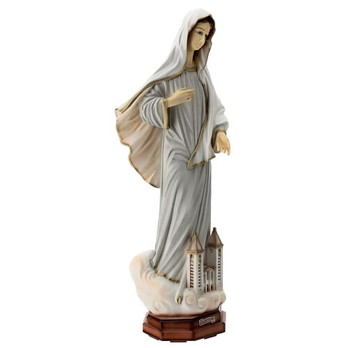 Imagem Nossa Senhora de Medjugorje túnica cinzenta e igreja de São Tiago pó de mármore pintado à mão 61x25x14,5 cm PARA EXTERIOR 4