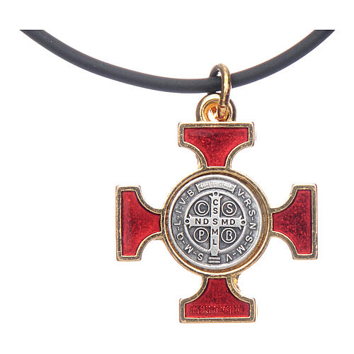 Collier croix celtique St Benoit rouge 2.5x2.5 3