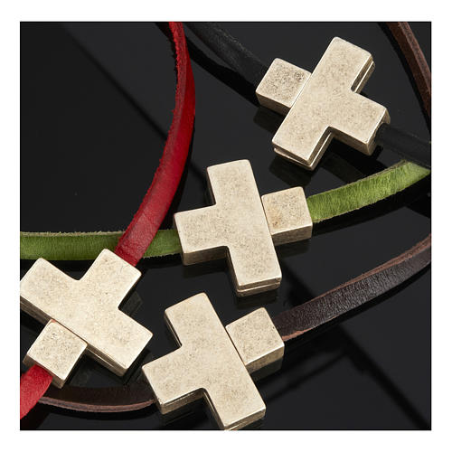 Religious necklace in leather with cross 2