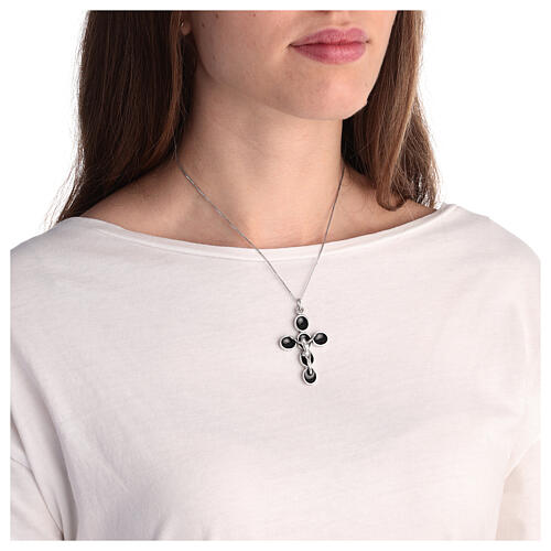 Pendentif croix avec Christ zamak finition bronze blanc émail noir 4