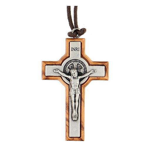 Croix Saint Benoît pendentif bois olivier 1