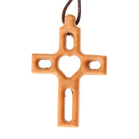 Heart-shaped fretwork cross