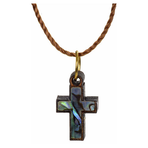 Pendentif croix bois Terre sainte et nacre bord vert 1