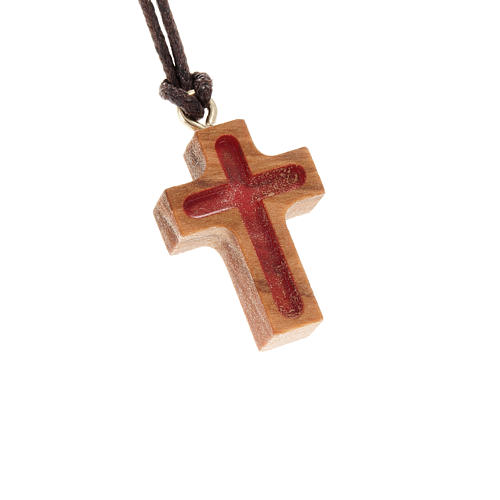 Krzyż klasyczny czerwony z drewna oliwkowego 1