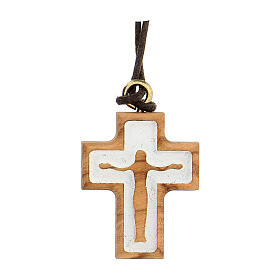 Croix bois d'olivier corps de Christ en relief