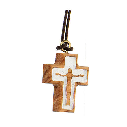 Croix bois d'olivier corps de Christ en relief 2