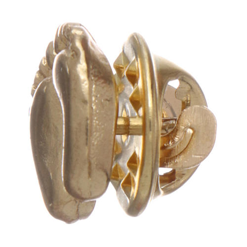 Foot-shaped brooch with golden enamel 5