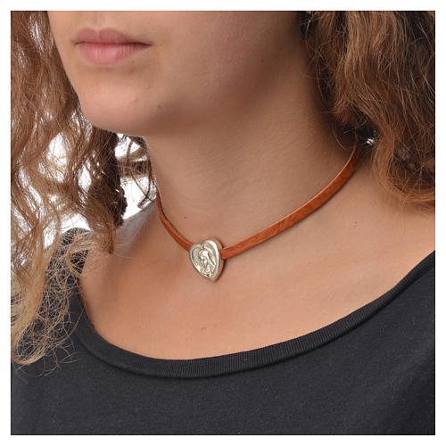 Choker necklace in tan leather with Virgin Mary pendant 3