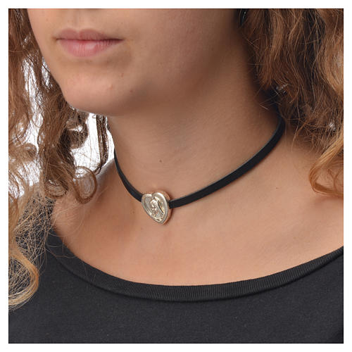 Choker necklace in black leather with Virgin Mary pendant 3