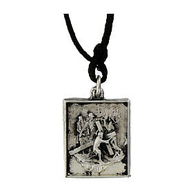 Collier avec pendentif Chemin de Croix Troisième Station alliage finition argent