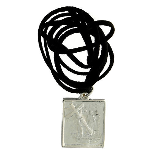 Via Crucis brass-plated alloy pendant Fourth Station Jesus meets Mary 3