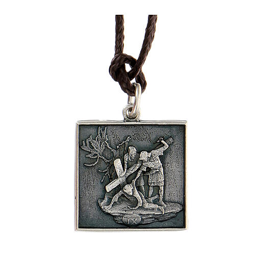 Medaille, Kreuzweg, siebte Station der Via Dolorosa, versilberte Legierung 1