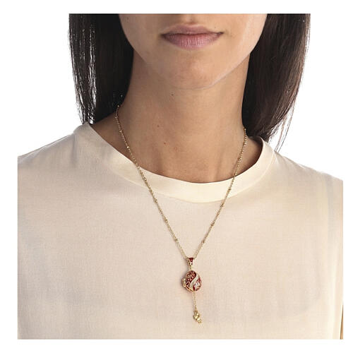 Pendentif rouge oeuf style impériale russe ouvrant lignes de strass et feuilles dorées 2