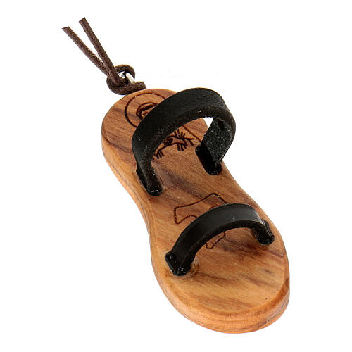 Pendentif sandale gravée 5 cm bois d'olivier 2