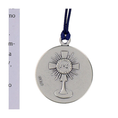 Collana ciondolo smaltato rosso Carlo Acutis 30 mm con filo blu 3