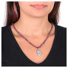 Collar Carlo Acutis coral y lapislázuli 4 mm medalla plata 20 mm