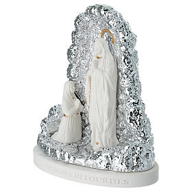 Virgen de Lourdes con cueva plateada base ovalada 14x12 cm