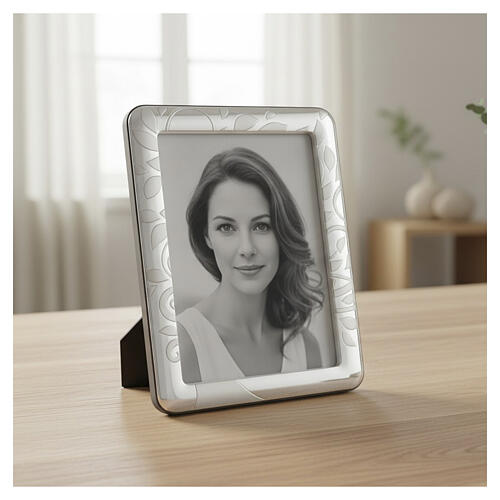 Portarretrato Thilia 24x18 cm con grabado Árbol de la Vida con acabado plateado 2