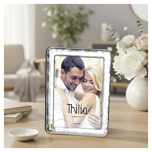 Thilia photo frame, 9.5x7 in, wedding design with golden intertwined rings and hammered border 2