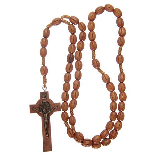 Chapelet avec grains en bois et croix St Benoît 4